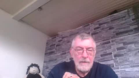 Snapshot of pinholder chatting on 31, 10, 2025 Michael online show from 31, 10, 2025