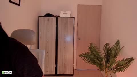 Snapshot of pink_kitten_ chatting on 4, 7, 2026 Eli online show from 4, 7, 2026