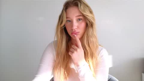 Snapshot of pink_rosee_ chatting on 20, 9, 2025   online show from 20, 9, 2025