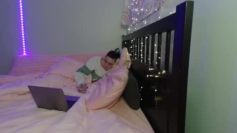 pink_tv online show from 11, 11, 2025