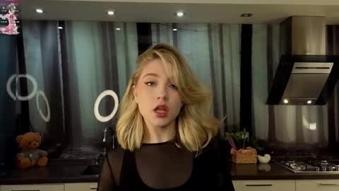 Snapshot of pinkadele chatting on 19, 2, 2025 Adele online show from 19, 2, 2025