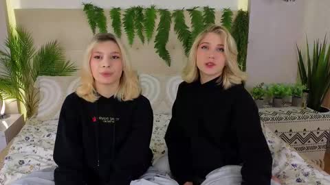 Snapshot of pinkadele chatting on 29, 9, 2025 Adele online show from 29, 9, 2025