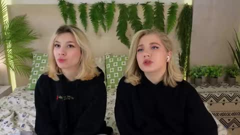 Snapshot of pinkadele chatting on 1, 10, 2025 Adele online show from 1, 10, 2025