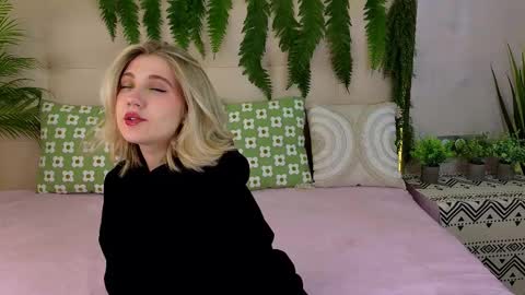 Snapshot of pinkadele chatting on 9, 10, 2025 Adele online show from 9, 10, 2025