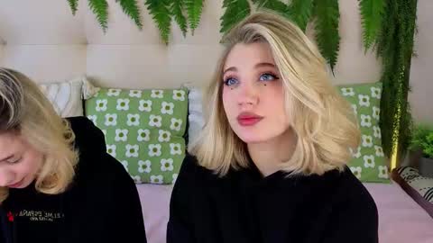 Snapshot of pinkadele chatting on 16, 10, 2025 Adele online show from 16, 10, 2025