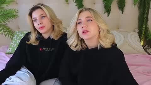 Snapshot of pinkadele chatting on 21, 10, 2025 Adele online show from 21, 10, 2025