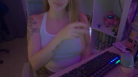 Snapshot of pinkladyx2 chatting on 17, 10, 2025 pinkladyx2 online show from 17, 10, 2025