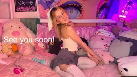 Gwenie online show from 9, 12, 2024