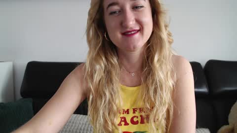 Snapshot of pinkpussyhere chatting on 9, 4, 2026 Nice Women online show from 9, 4, 2026