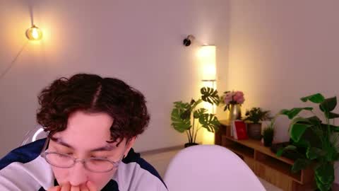 Li long hair and Rude short hair online show from 10, 4, 2026