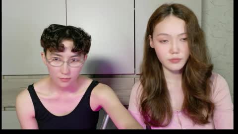 Li long hair and Ru short hair online show from 24, 5, 2026
