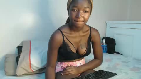 Snapshot of pinnacle_ chatting on 25, 5, 2026 zenah online show from 25, 5, 2026