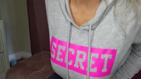 MILF Pippa online show from 21, 1, 2025