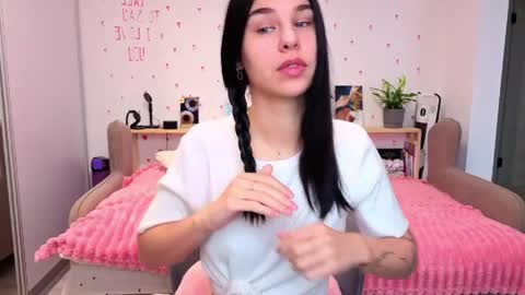 Snapshot of pixie_molly chatting on 23, 5, 2026 Molly online show from 23, 5, 2026