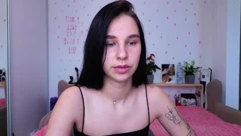 Snapshot of pixie_molly chatting on 25, 5, 2026 Molly online show from 25, 5, 2026