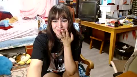 Snapshot of pixinun chatting on 29, 6, 2026 Izzy online show from 29, 6, 2026