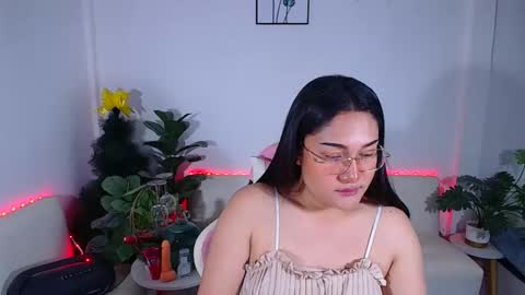 Ploysai online show from 21, 12, 2025