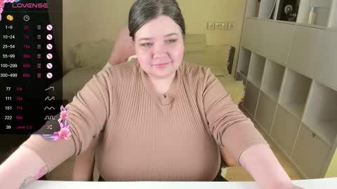 Snapshot of plum_pie__ chatting on 19, 10, 2025 Alice online show from 19, 10, 2025