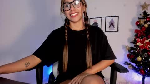 Snapshot of pocahontas_sensual chatting on 23, 12, 2025 Jasmine online show from 23, 12, 2025