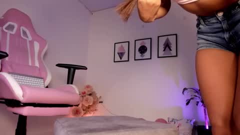 Snapshot of pocahontas_sensual chatting on 27, 3, 2026 Jasmine online show from 27, 3, 2026