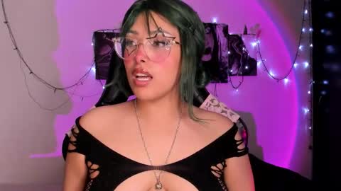 Willow                      Hours 12pm to 630pm Colombian time FRIDAY AND SUNDAY FREE DAYS online show from 27, 11, 2025