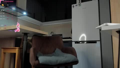 Snapshot of poisonevelyn chatting on 22, 5, 2026 Holy Blonde online show from 22, 5, 2026