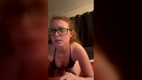 Snapshot of poisonivyy95 chatting on 1, 3, 2026 poisonivyy95 online show from 1, 3, 2026