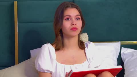 Snapshot of pollylanders chatting on 25, 2, 2025 Polly online show from 25, 2, 2025