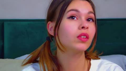 Snapshot of pollylanders chatting on 11, 3, 2025 Polly online show from 11, 3, 2025