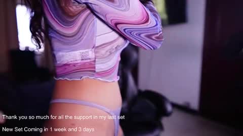 Snapshot of polvodeestrellas_ chatting on 4, 2, 2025 - Help me Reach 100 thumbs up online show from 4, 2, 2025