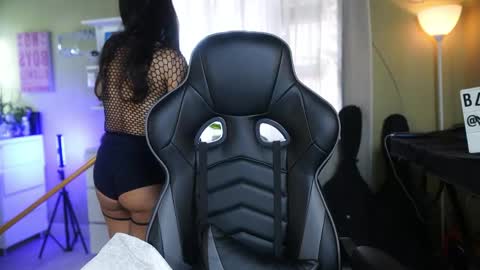 Snapshot of polvodeestrellas_ chatting on 18, 3, 2026 - Help me Reach 100 thumbs up online show from 18, 3, 2026