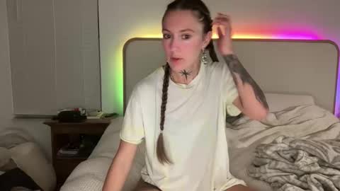 Snapshot of poppyquinn chatting on 2, 4, 2026 PoppyQuinn online show from 2, 4, 2026