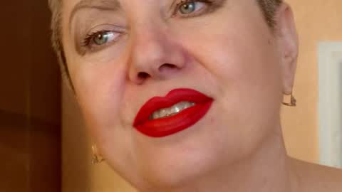 Snapshot of posh_lady chatting on 28, 10, 2025 LADY POSH online show from 28, 10, 2025