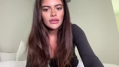 Snapshot of poutyselena chatting on 21, 5, 2026 Selena online show from 21, 5, 2026