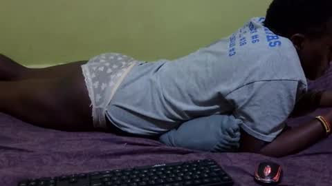 Snapshot of precious_nesh chatting on 1, 12, 2025 precious_nesh online show from 1, 12, 2025