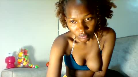 Snapshot of prettie_petitee chatting on 14, 7, 2026 prettie_petitee online show from 14, 7, 2026