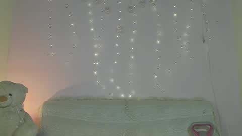 Snapshot of pretty_and_strong chatting on 4, 10, 2025 pretty_and_strong online show from 4, 10, 2025