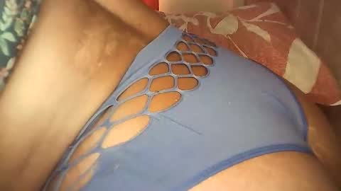 Snapshot of pretty_bums chatting on 17, 10, 2025 chichi online show from 17, 10, 2025