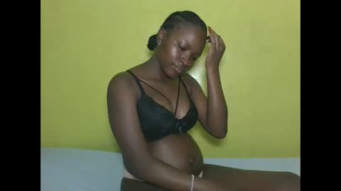Snapshot of pretty_ebony2 chatting on 18, 3, 2026 Anne online show from 18, 3, 2026
