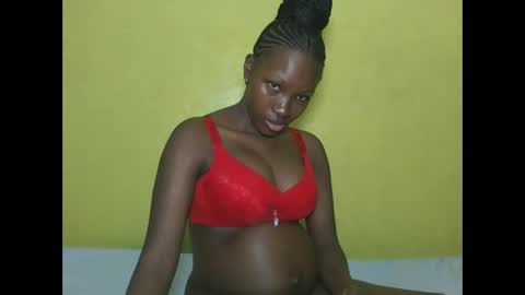 Snapshot of pretty_ebony2 chatting on 5, 4, 2026 Anne online show from 5, 4, 2026
