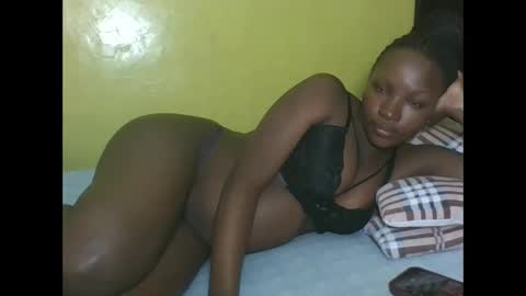 Snapshot of pretty_ebony2 chatting on 19, 4, 2026 Anne online show from 19, 4, 2026