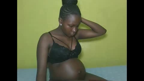Snapshot of pretty_ebony2 chatting on 20, 4, 2026 Anne online show from 20, 4, 2026