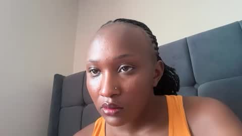 Snapshot of pretty_ellsie chatting on 15, 10, 2025 independent model online show from 15, 10, 2025