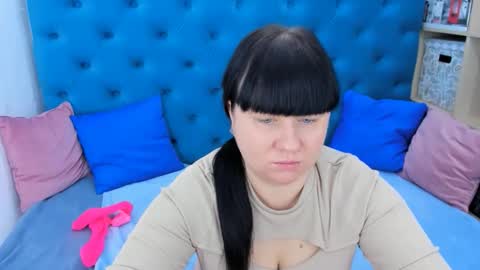 pretty_malika online show from 2, 12, 2025
