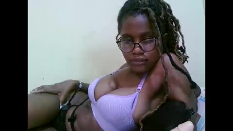 Snapshot of pretty_mellan chatting on 3, 3, 2025 pretty_mellan online show from 3, 3, 2025