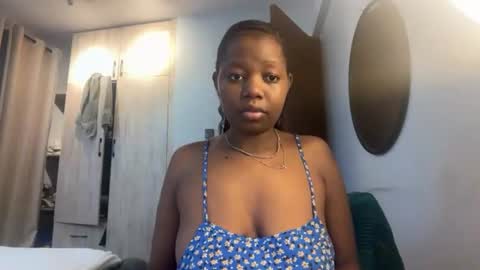 Snapshot of pretty_peaches chatting on 27, 6, 2026 Pretty peaches online show from 27, 6, 2026