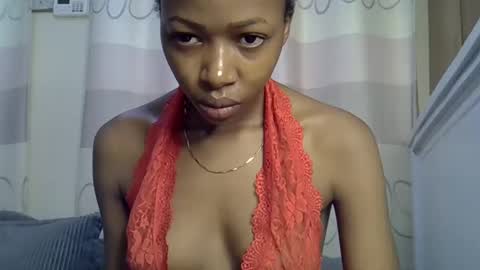 Snapshot of pretty_petite24 chatting on 4, 1, 2025 pretty_petite24 online show from 4, 1, 2025