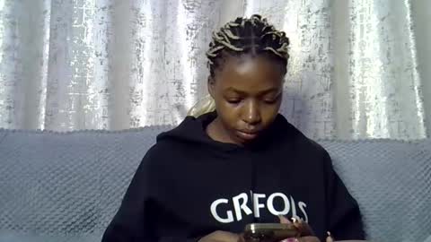 Snapshot of pretty_petite24 chatting on 12, 9, 2025 pretty_petite24 online show from 12, 9, 2025