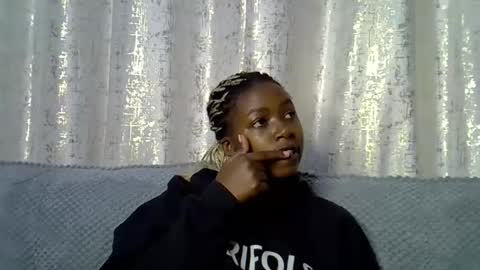 Snapshot of pretty_petite24 chatting on 17, 9, 2025 pretty_petite24 online show from 17, 9, 2025