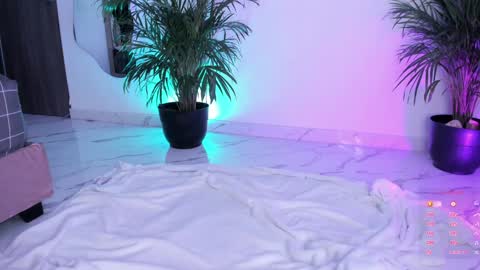 pretty_pettite online show from 14, 12, 2024